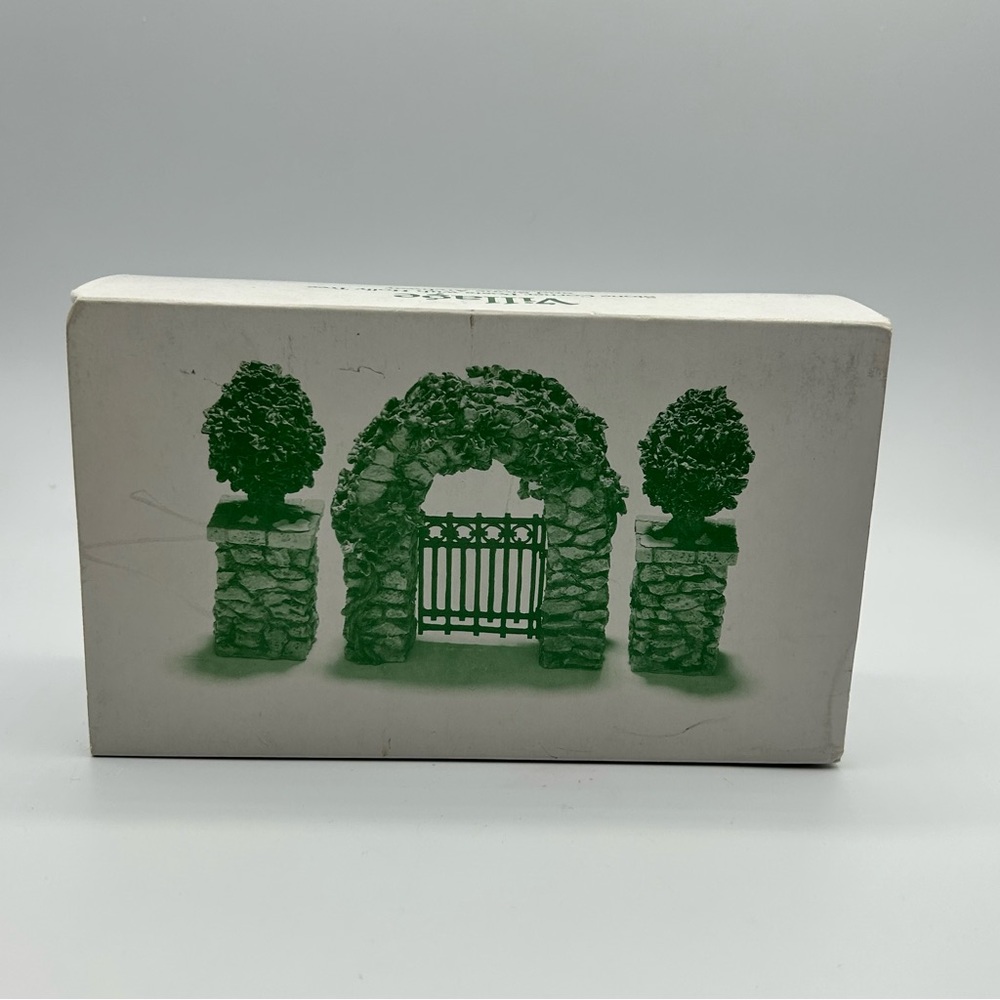 Dept 56 Village Stone Corner Posts & Archway with Holly #52648